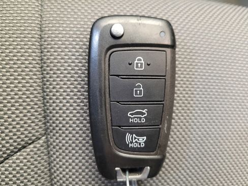 Used 2023 Hyundai Elantra SE w/ Cargo Package image 32