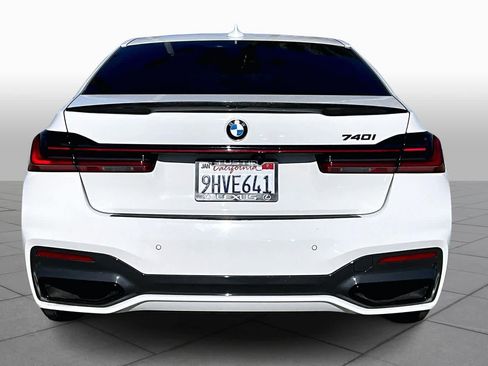 Used 2022 BMW 740i w/ M Sport Package image 4