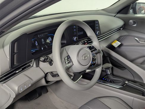 New 2025 Hyundai Elantra SE image 11