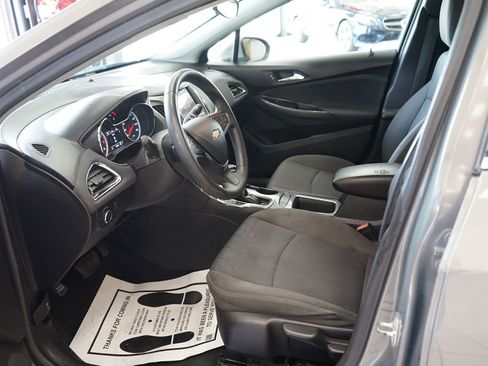 Used 2019 Chevrolet Cruze LT FWD image 23
