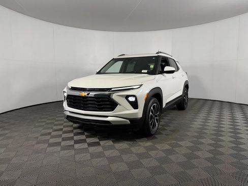 Used 2024 Chevrolet TrailBlazer LT image 3