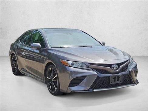 Used 2018 Toyota Camry XSE image 4