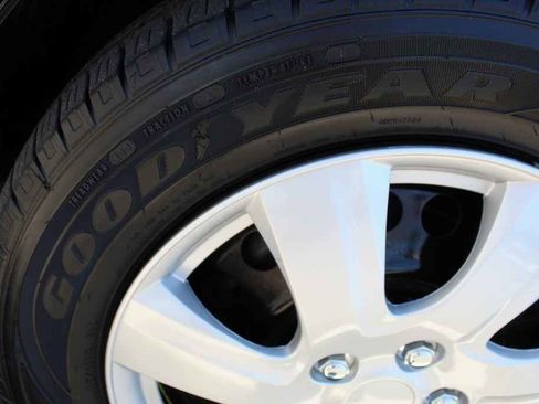 Used 2015 Nissan Versa SV image 28