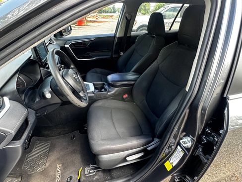 Used 2020 Toyota RAV4 LE FWD image 12