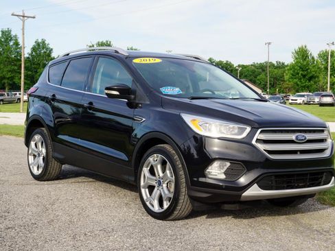 Used 2019 Ford Escape Titanium AWD/4WD image 4