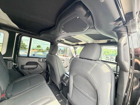 Used 2024 Jeep Wrangler Unlimited w/ Convenience Group AWD/4WD image 41