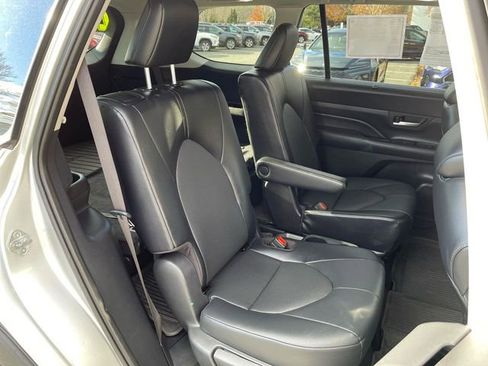 Certified 2024 Toyota Grand Highlander XLE image 12