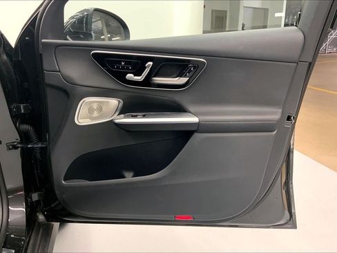 Used 2026 Mercedes-Benz GLC 300 image 9