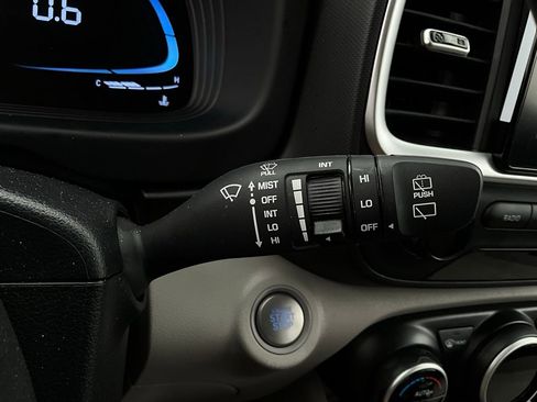 Used 2025 Hyundai Venue SEL image 37