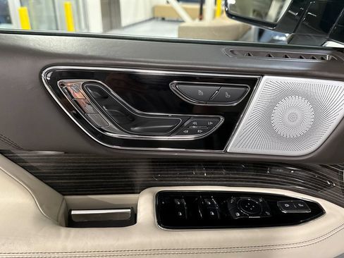 Certified 2024 Lincoln Navigator L Black Label AWD/4WD image 10