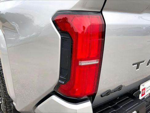 Certified 2025 Toyota Tacoma SR5 AWD/4WD image 28