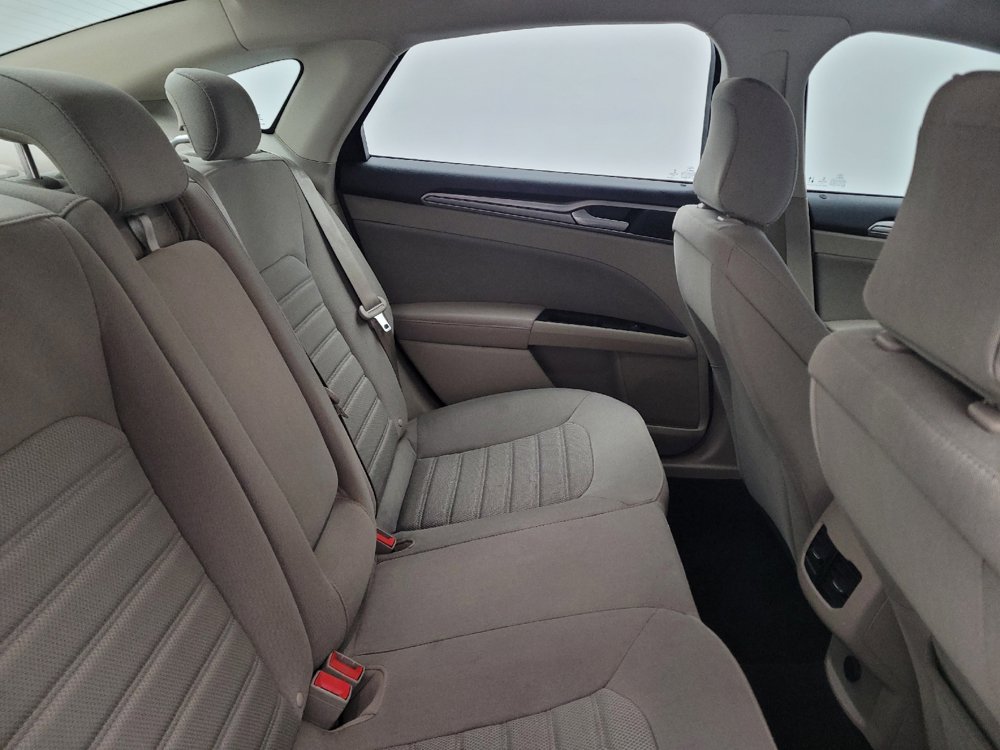 Used 2020 Ford Fusion SE FWD image 19