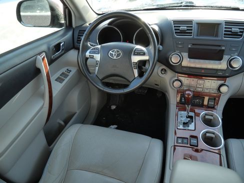 Used 2012 Toyota Highlander Limited image 9