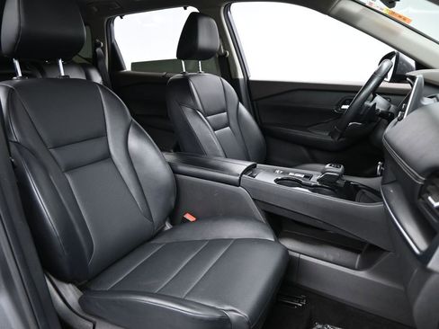 Used 2023 Nissan Rogue SV w/ SV Premium B Package image 11