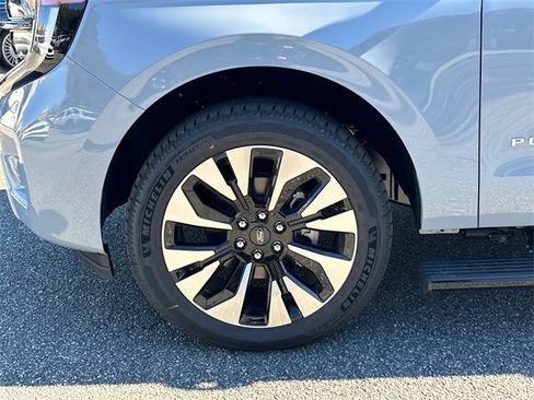 New 2025 Ford Expedition Max Platinum w/ Driver's Package image 11