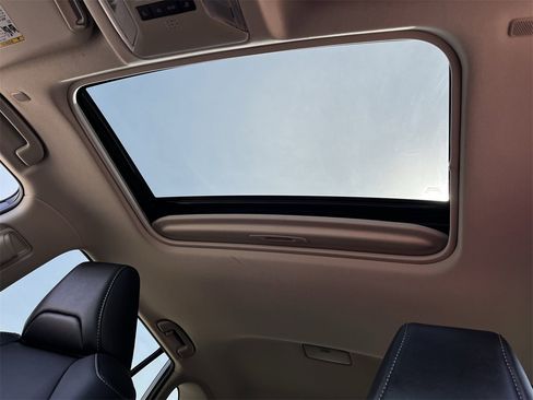 Used 2023 Toyota RAV4 XLE Premium image 23