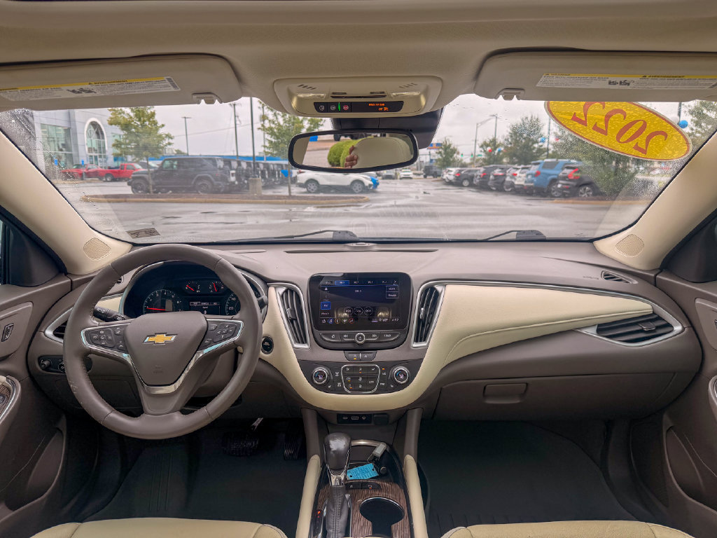 Used 2022 Chevrolet Malibu LT w/ Leather Package FWD image 18