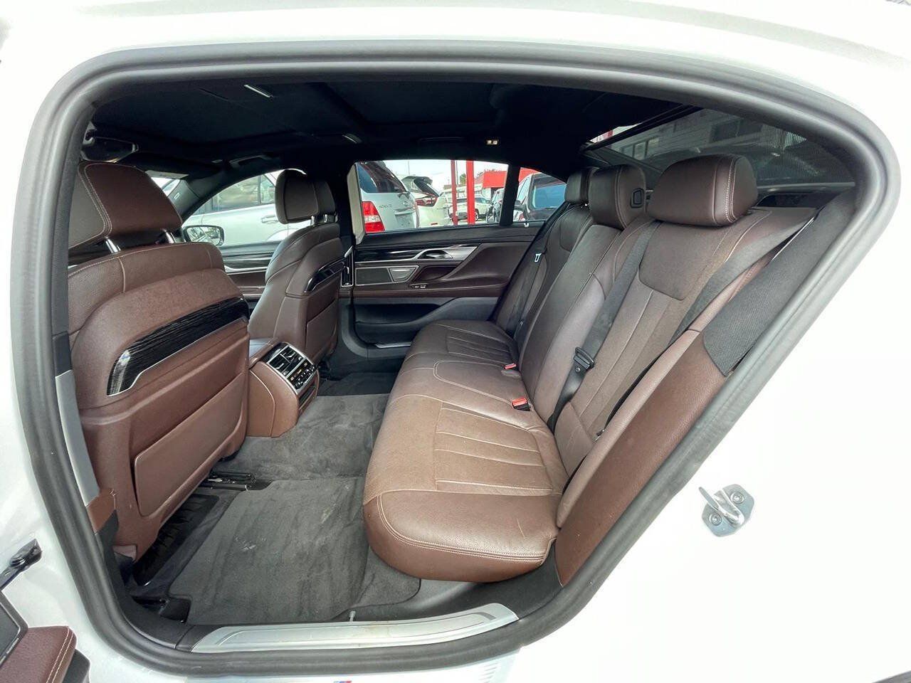 Used 2017 BMW 740i RWD image 10