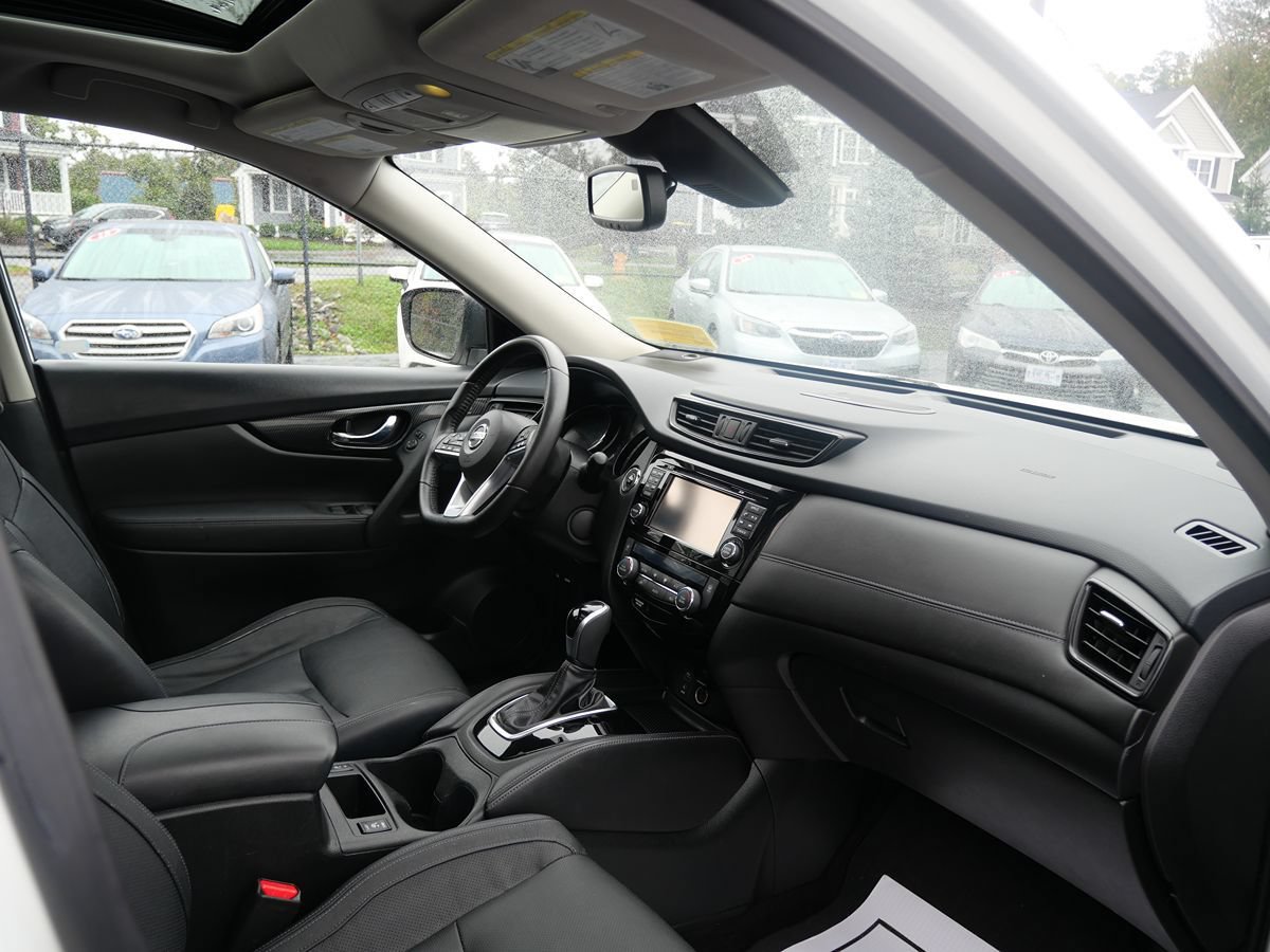 Used 2017 Nissan Rogue SL w/ SL Premium Package AWD/4WD image 16