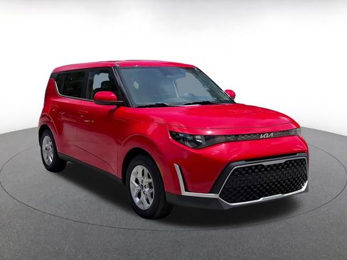 Used 2025 Kia Soul LX w/ LX Technology Package FWD image 3