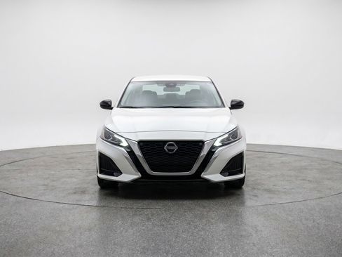 Used 2025 Nissan Altima 2.5 SV FWD image 2