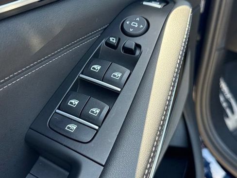 Used 2024 BMW X5 sDrive40i w/ M Sport Package RWD image 19
