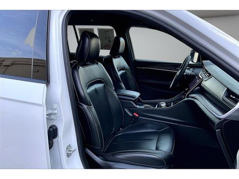 Certified 2025 Jeep Grand Cherokee Limited AWD/4WD image 49