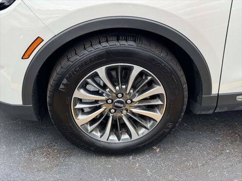 Used 2023 Lincoln Nautilus Reserve AWD/4WD image 7