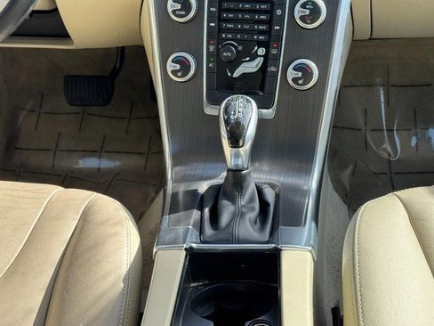 Used 2016 Volvo XC60 T5 Premier image 15