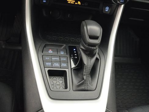 Used 2020 Toyota RAV4 XLE w/ Carpet Mat Package AWD/4WD image 24