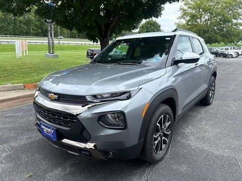 Used 2023 Chevrolet TrailBlazer ACTIV w/ Convenience Package FWD image 3