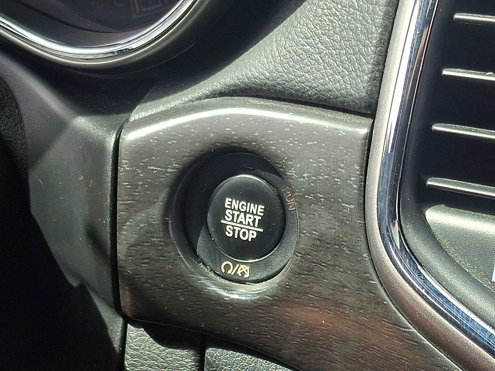 Used 2018 Jeep Grand Cherokee Altitude AWD/4WD image 27