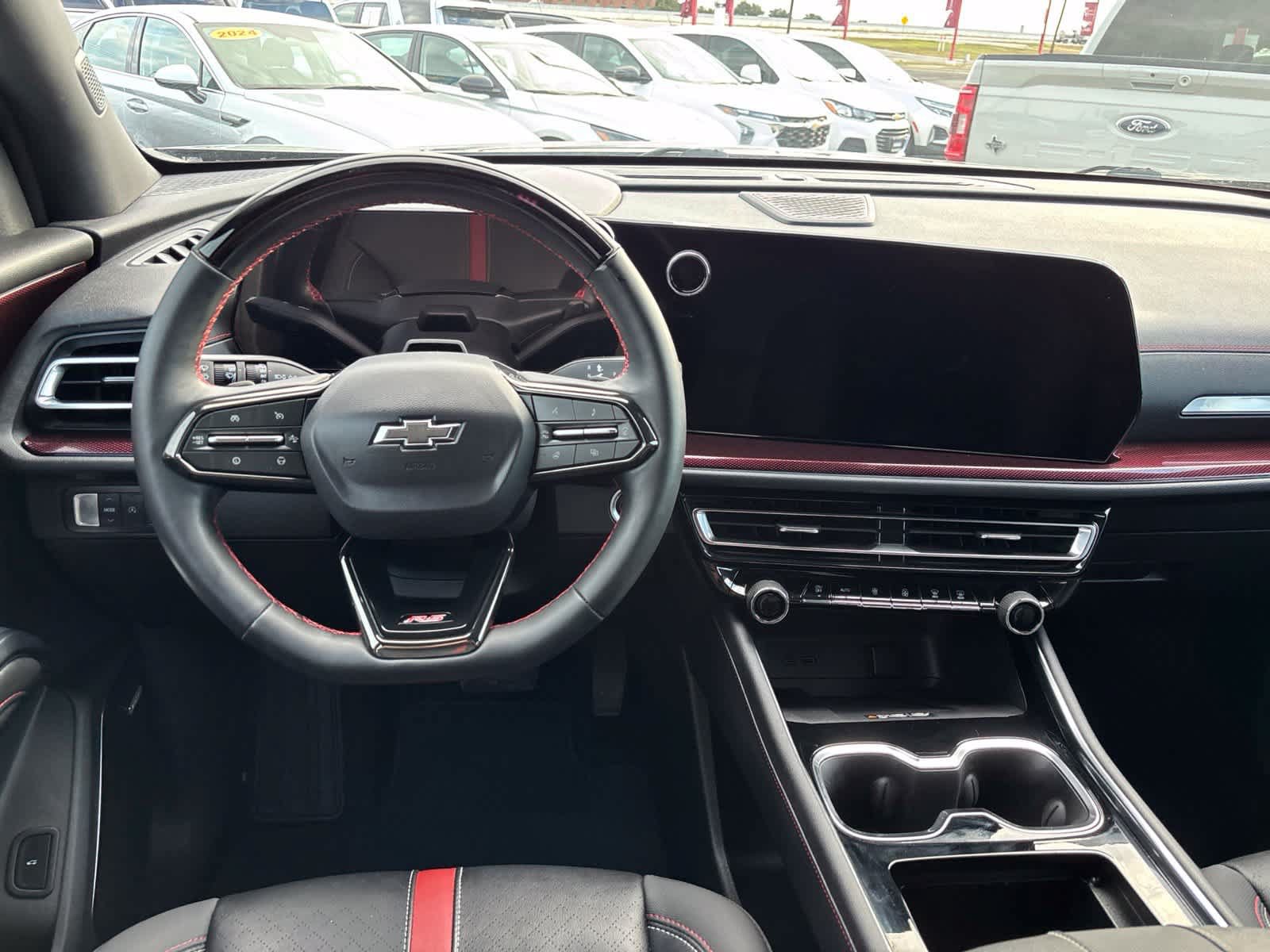 Used 2025 Chevrolet Traverse RS FWD image 20