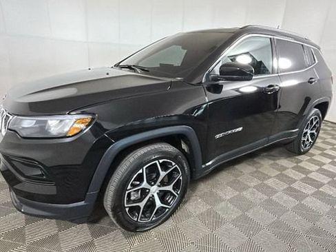 Used 2024 Jeep Compass Limited AWD/4WD image 7