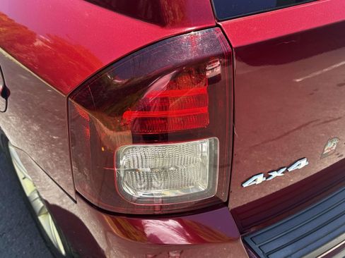 Used 2014 Jeep Compass Latitude AWD/4WD image 9