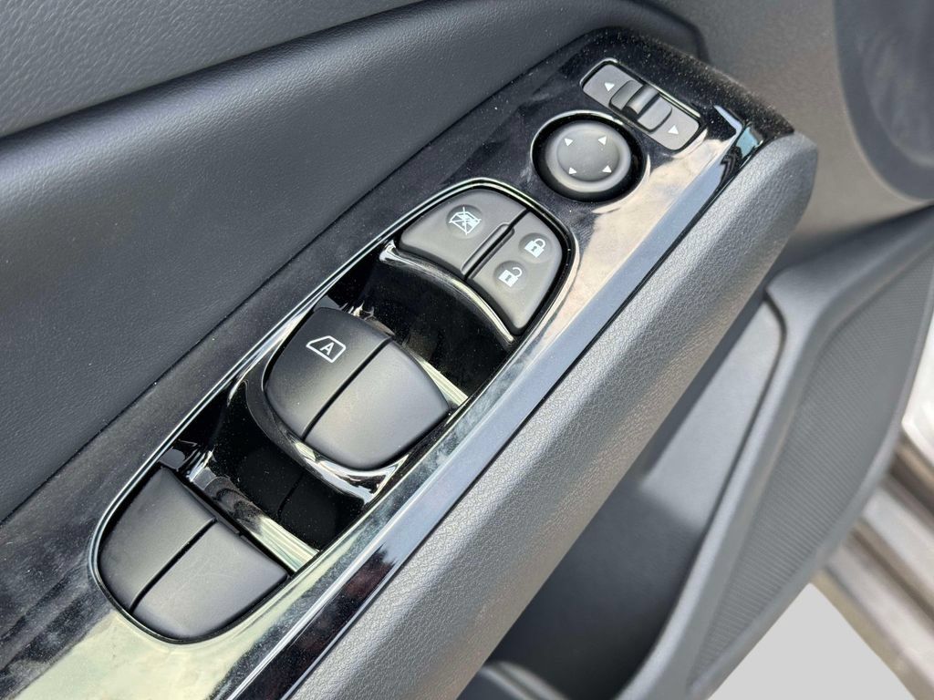 Certified 2025 Nissan Altima 2.5 SL FWD image 16