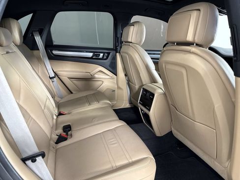 Certified 2023 Porsche Cayenne S Platinum w/ Premium Package Plus AWD/4WD image 25