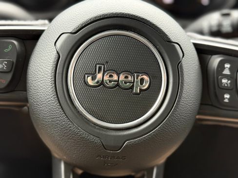 Used 2025 Jeep Wrangler Unlimited Rubicon image 35