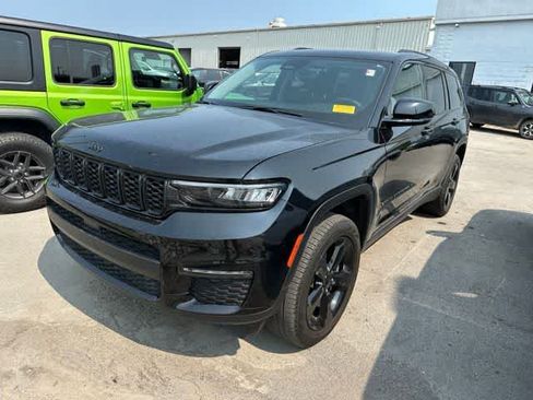 Used 2023 Jeep Grand Cherokee L Limited w/ Black Appearance Package AWD/4WD image 12