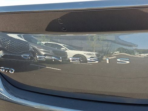 Used 2025 Genesis G70 2.5T image 29