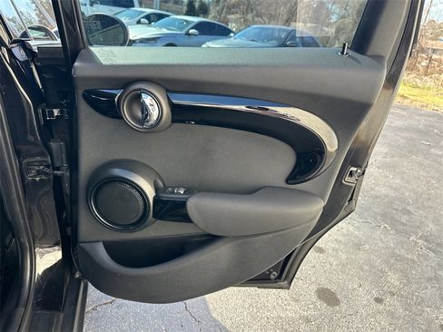 Used 2020 MINI Cooper 4-Door Hardtop image 17