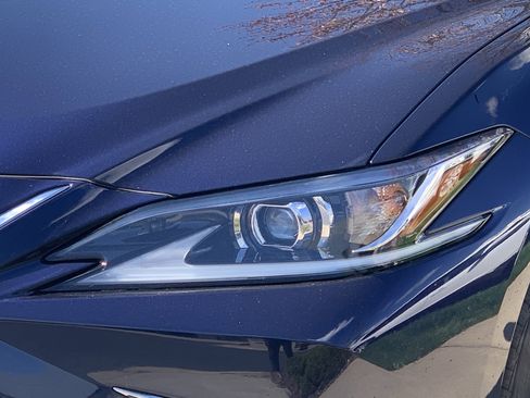 Certified 2025 Lexus ES 350 w/ Premium Package image 6