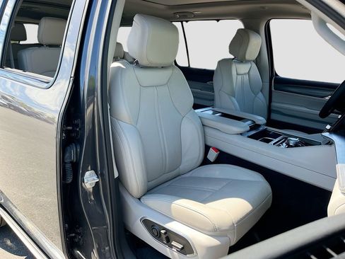 Used 2024 Jeep Wagoneer L Series III w/ Premium Group I image 31