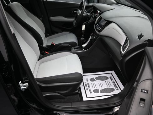 Certified 2020 Chevrolet Trax LS image 27