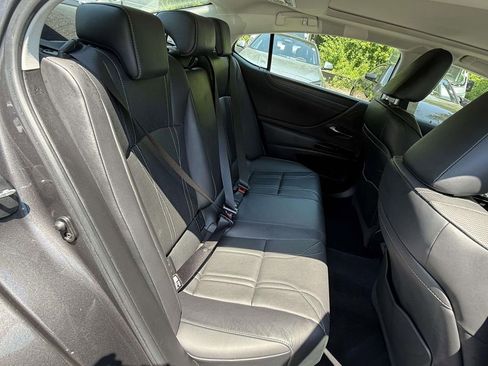Used 2022 Lexus ES 350 w/ Luxury Package FWD image 10