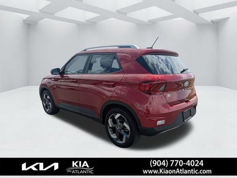Used 2023 Hyundai Venue Limited w/ Cargo Package FWD image 5