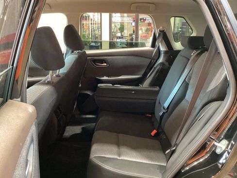 Used 2023 Nissan Rogue SV FWD image 8