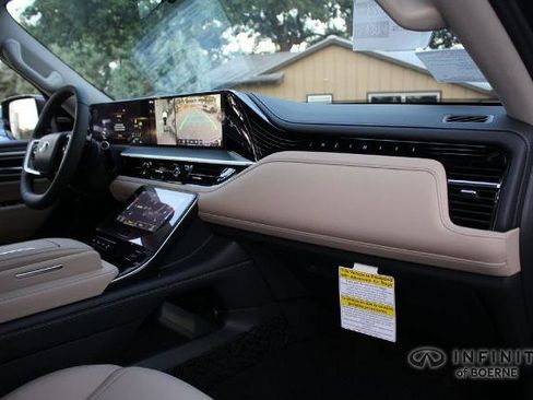 Certified 2026 INFINITI QX80 Pure AWD/4WD image 17