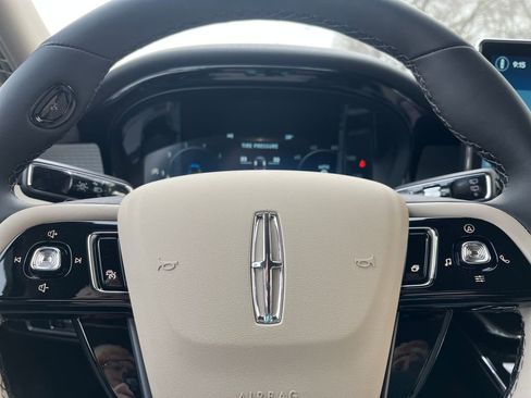 New 2026 Lincoln Corsair Premiere image 13