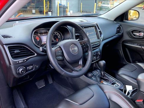 Certified 2019 Jeep Cherokee Trailhawk w/ Comfort/Convenience Group image 14